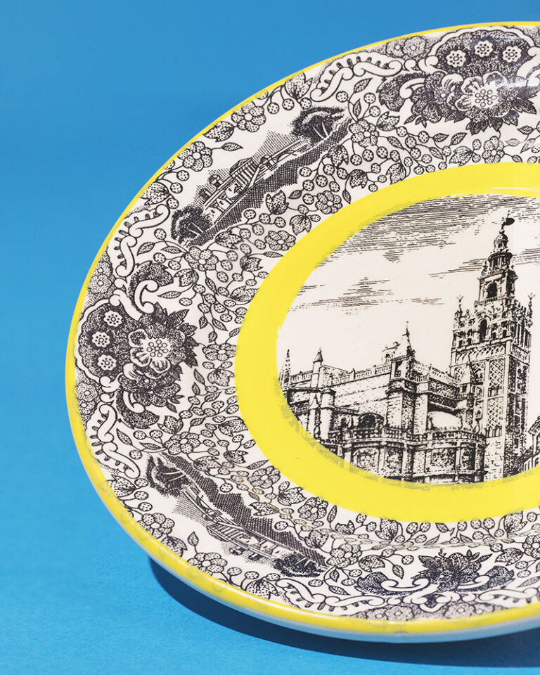 Plato pan amarillo Giralda y Catedral detalle