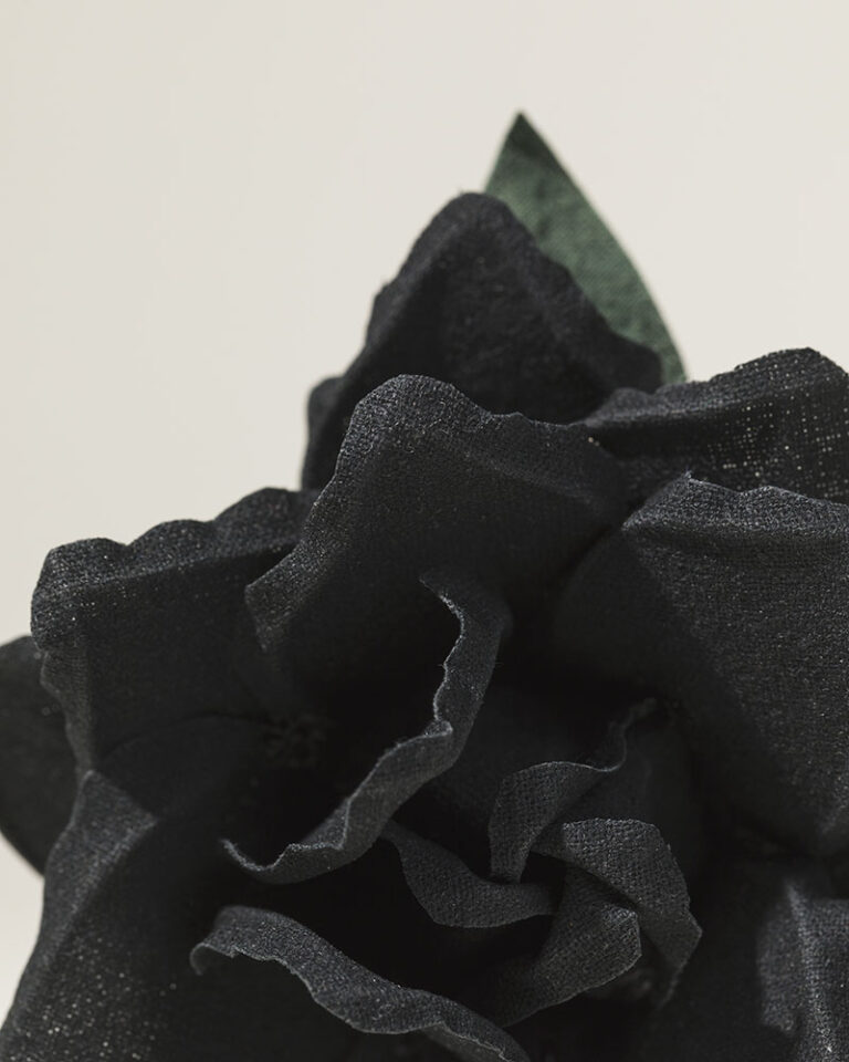 Lina Small black rose detail
